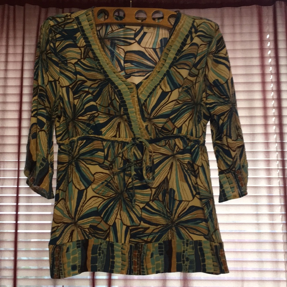 Jaclyn Smith pretty print pull tie shirt 🌺